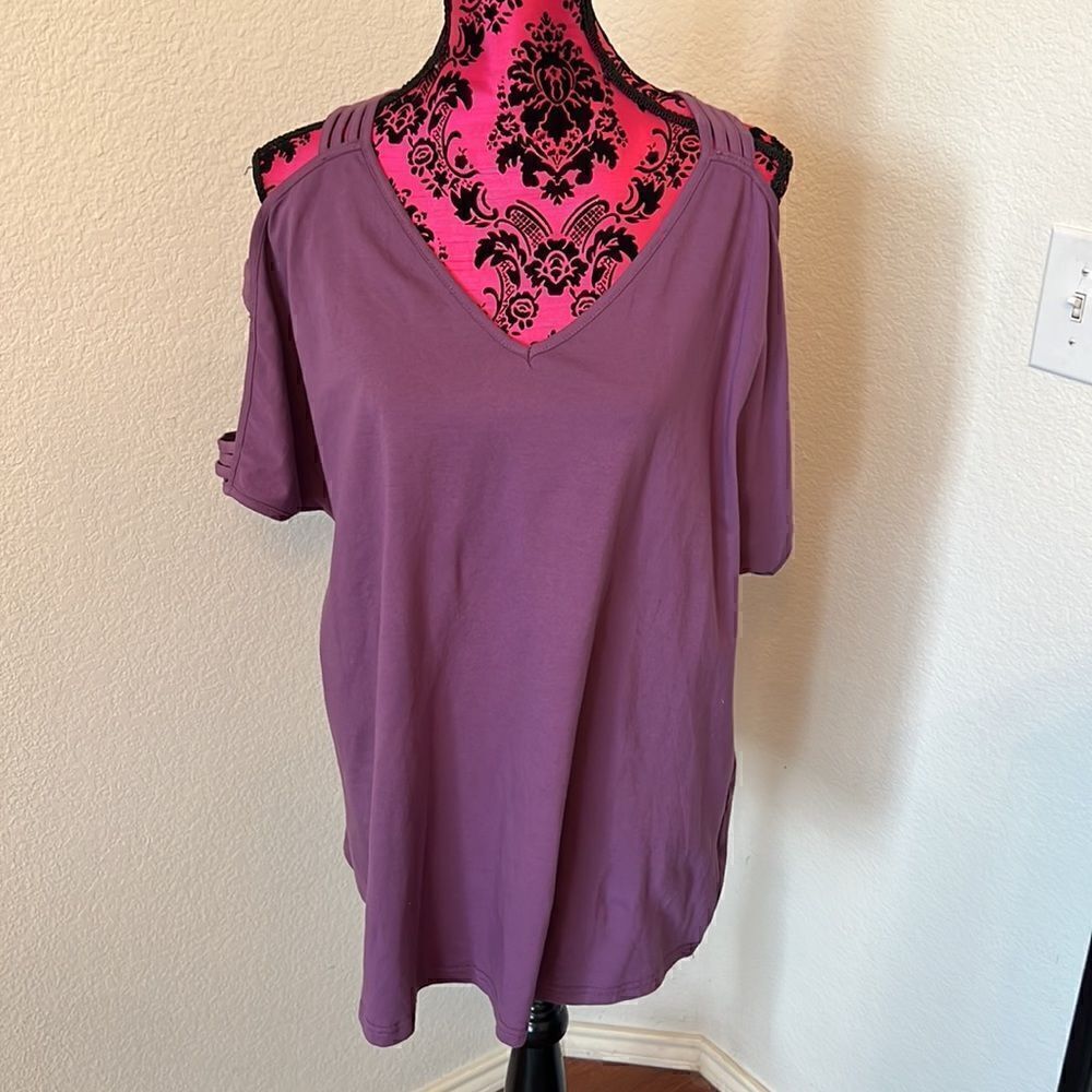 BloomChic Purple Cold Shoulder Short Sleeve Top - Size 14/16